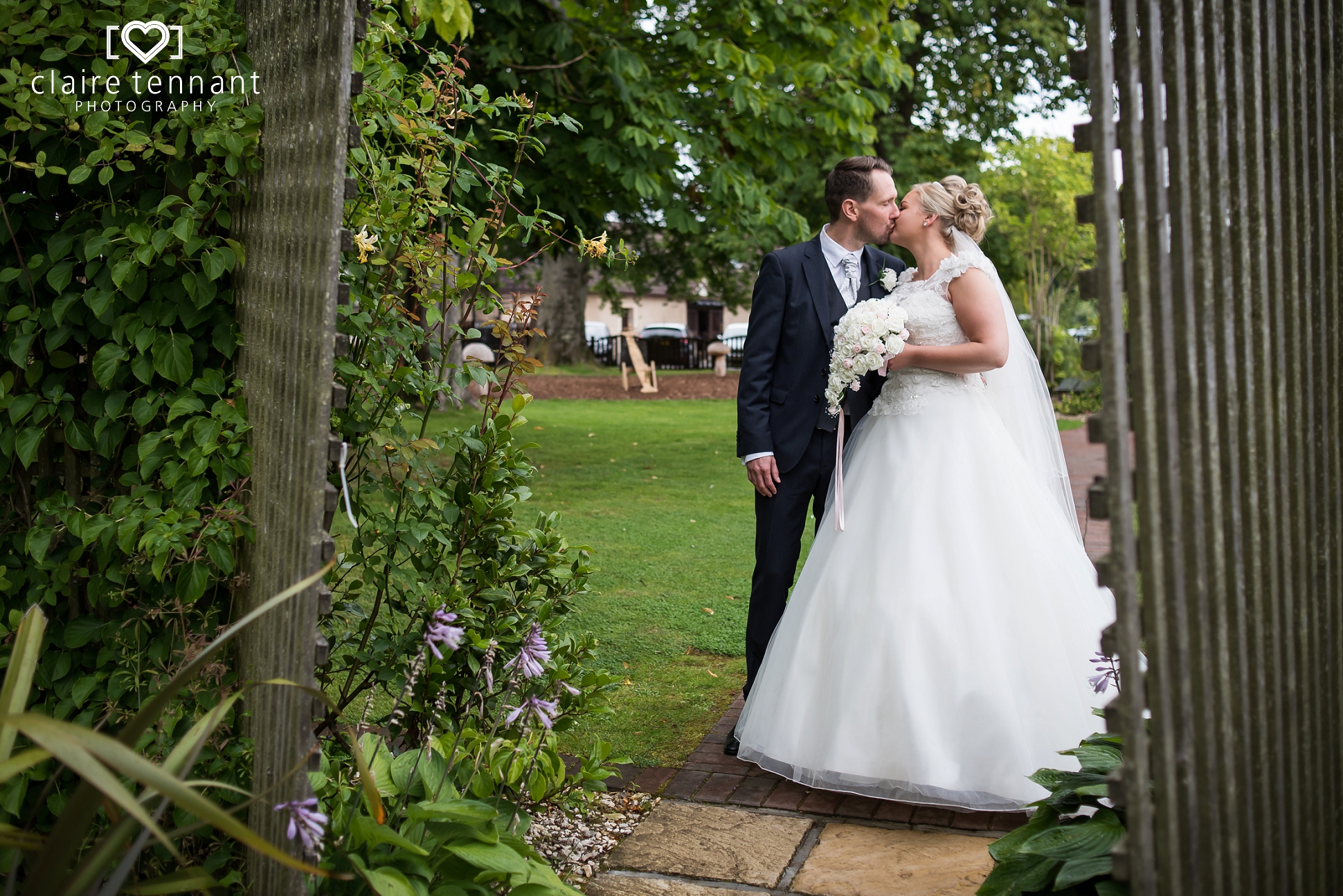 Dalziel Park Wedding couple