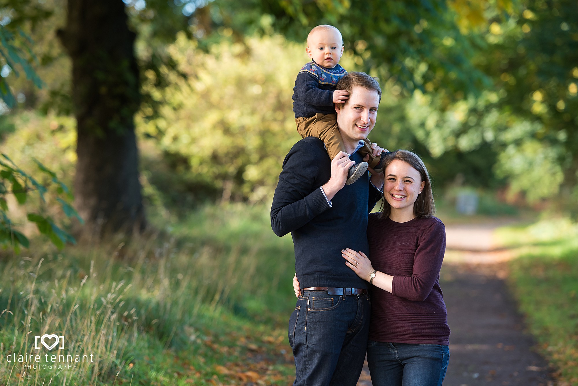 natural family photo shoot with young toddler